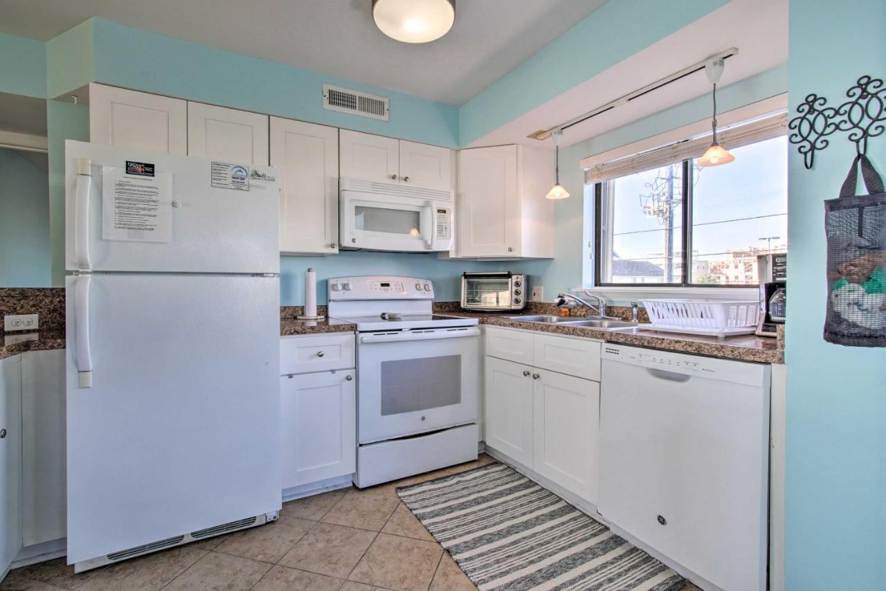 Ocean-View Condo With Deck, Steps To Carolina Beach! Buitenkant foto